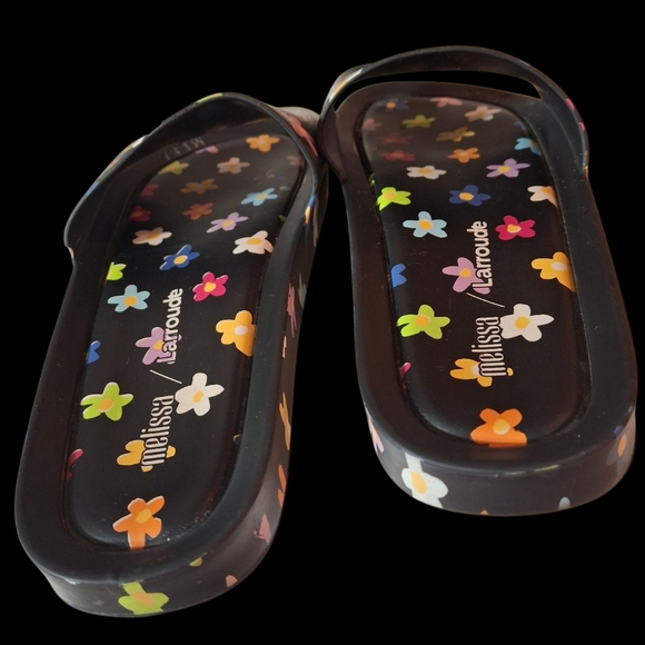 Melissa x Larroude Black Multicolored Floral Motif Rubber Slip-On Slides Size 7 - Picture 6 of 16
